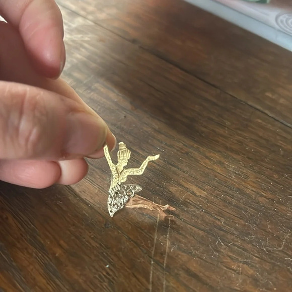 Tri color gold ballerina 🩰 pendant - Picture 2 of 3